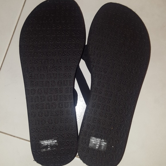 Guess flip flops - Picture 2 of 2